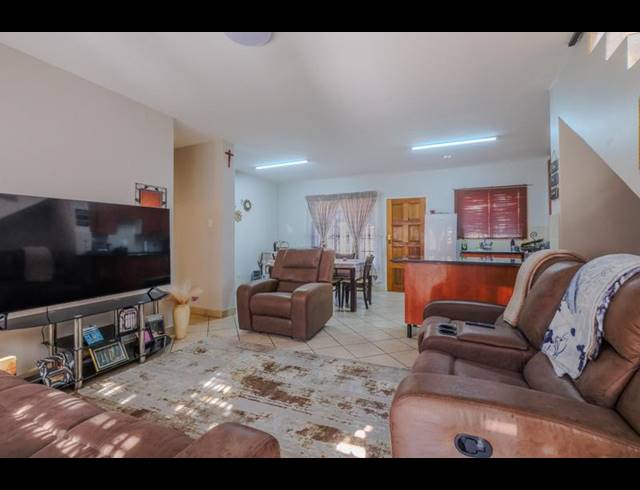2 BEDROOM TOWNHOUSE FOR SALE IN VORNA VALLEY